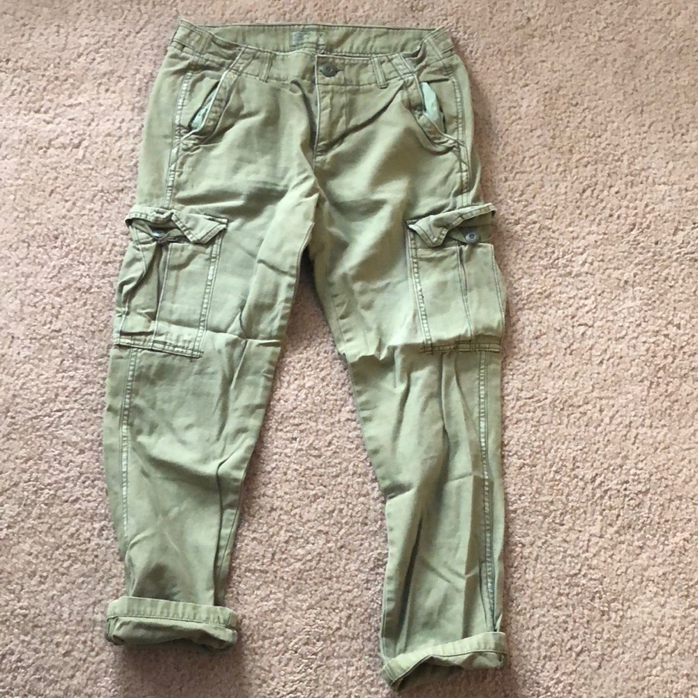 Women’s American eagle cargo cropped pant 00
